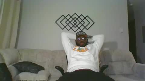 Snapshot of stayinalive1992 chatting on 12/19/25, 04:19 stayinalive1992 online show from 12/19/25, 04:19