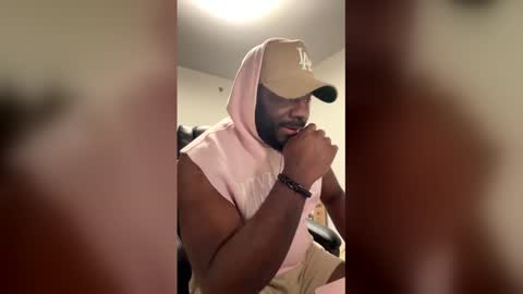 Snapshot of stayinalive1992 chatting on 03/26/26, 04:18 stayinalive1992 online show from 03/26/26, 04:18