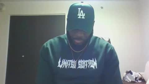 Snapshot of stayinalive1992 chatting on 04/11/26, 03:33 stayinalive1992 online show from 04/11/26, 03:33