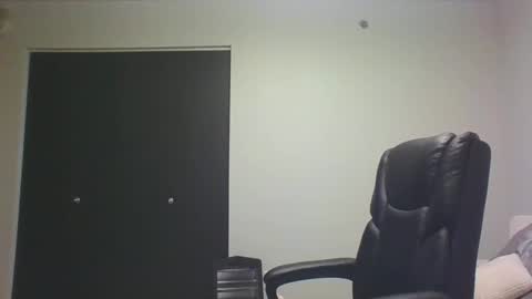 Snapshot of stayinalive1992 chatting on 04/26/26, 03:48 stayinalive1992 online show from 04/26/26, 03:48