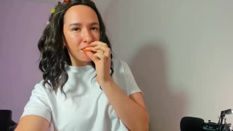 stayluna online show from 12/16/25, 08:03