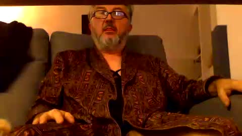 Snapshot of steb06 chatting on 11/30/25, 08:24 steb06 online show from 11/30/25, 08:24