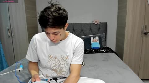 Snapshot of steban_and_kim chatting on 01/30/25, 07:15 steban and kim online show from 01/30/25, 07:15