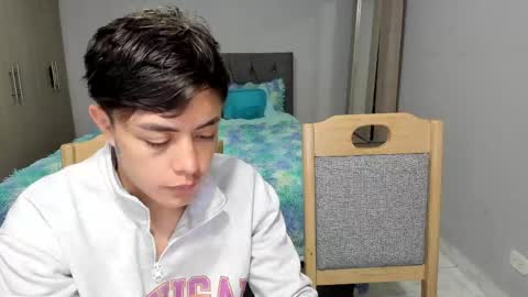 Snapshot of steban_and_kim chatting on 02/14/25, 09:53 steban and kim online show from 02/14/25, 09:53