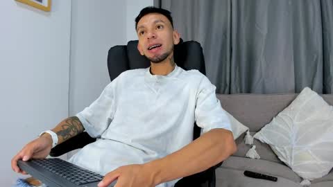 Snapshot of stebansilv_ chatting on 04/06/26, 12:06 Steban online show from 04/06/26, 12:06
