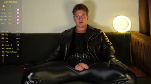 Snapshot of steevemuscle chatting on 02/21/25, 05:24 Steeve online show from 02/21/25, 05:24