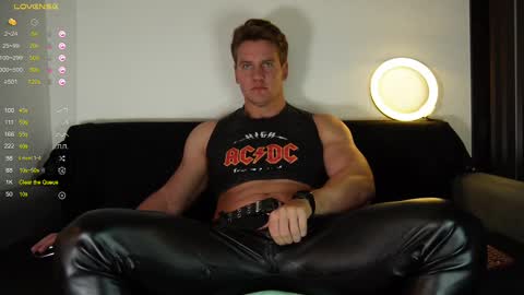 Snapshot of steevemuscle chatting on 03/02/25, 04:39 Steeve online show from 03/02/25, 04:39