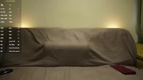 Snapshot of steevemuscle chatting on 11/19/25, 02:33 Steeve online show from 11/19/25, 02:33