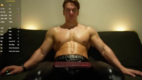 Snapshot of steevemuscle chatting on 11/30/25, 09:35 Steeve online show from 11/30/25, 09:35