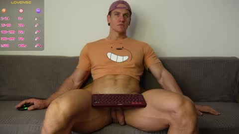Snapshot of steevemuscle chatting on 05/13/26, 02:42 Steeve online show from 05/13/26, 02:42