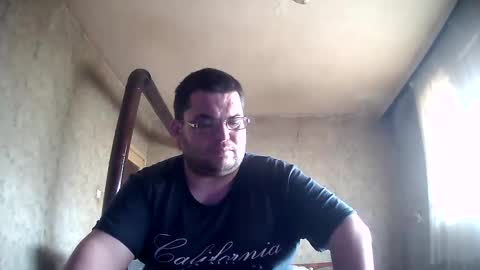 Snapshot of stefan90pt chatting on 03/17/26, 08:28 Stefan online show from 03/17/26, 08:28