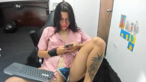 Snapshot of stefan_litleee chatting on 09/17/25, 01:51 julieth-cancer online show from 09/17/25, 01:51