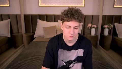 Esrefan online show from 02/12/26, 07:53