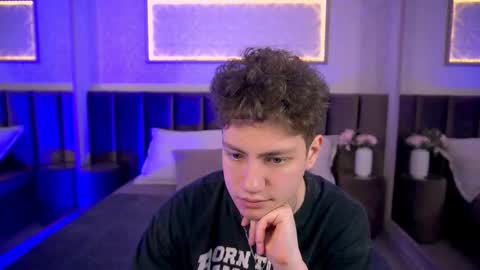 Esrefan online show from 02/15/26, 07:32