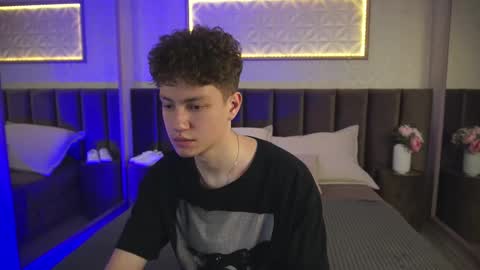 Snapshot of stefanbev chatting on 03/18/26, 07:39 Esrefan online show from 03/18/26, 07:39