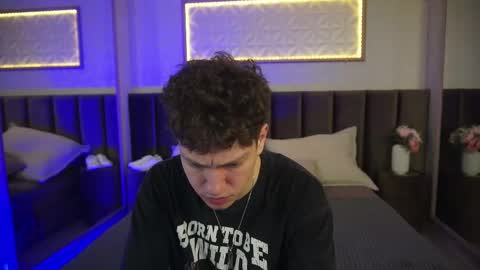 Snapshot of stefanbev chatting on 03/19/26, 08:02 Esrefan online show from 03/19/26, 08:02