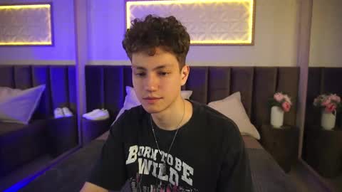 Snapshot of stefanbev chatting on 03/21/26, 08:01 Esrefan online show from 03/21/26, 08:01