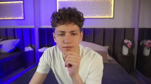 Snapshot of stefanbev chatting on 03/28/26, 08:08 Esrefan online show from 03/28/26, 08:08