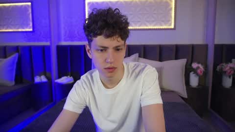 Snapshot of stefanbev chatting on 03/30/26, 08:21 Esrefan online show from 03/30/26, 08:21