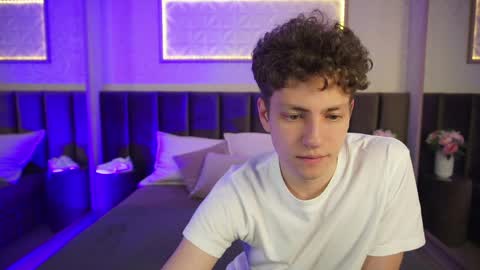 Snapshot of stefanbev chatting on 04/09/26, 08:47 Esrefan online show from 04/09/26, 08:47