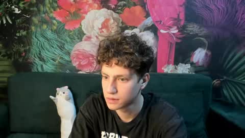 Snapshot of stefanbev chatting on 04/12/26, 07:41 Esrefan online show from 04/12/26, 07:41