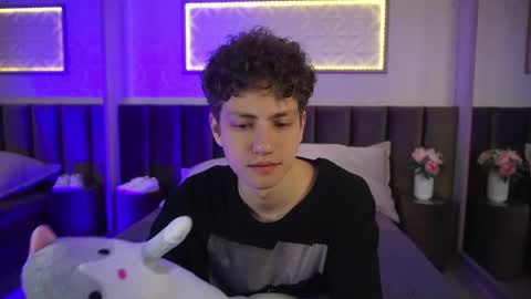 Snapshot of stefanbev chatting on 04/16/26, 07:25 Esrefan online show from 04/16/26, 07:25