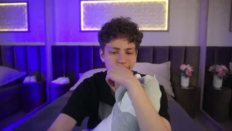 Snapshot of stefanbev chatting on 04/16/26, 09:39 Esrefan online show from 04/16/26, 09:39