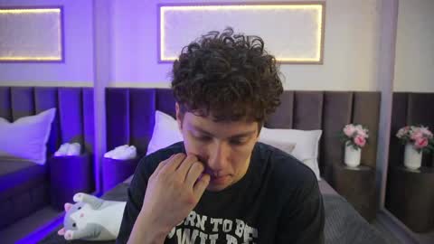 Snapshot of stefanbev chatting on 04/20/26, 07:37 Esrefan online show from 04/20/26, 07:37