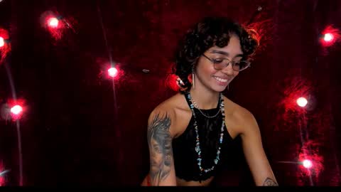 Snapshot of stefania_paz chatting on 11/25/25, 12:54 Stefania online show from 11/25/25, 12:54