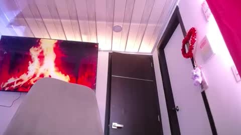 Snapshot of stefania_sandrelli_ chatting on 11/17/25, 03:29 New schedule 12pm to 600pm Colombia time online show from 11/17/25, 03:29