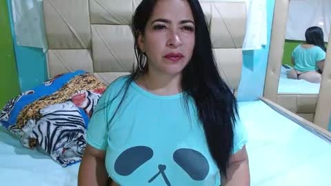 Stefanny online show from 11/12/25, 05:57