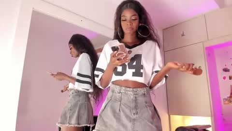 Snapshot of stefannyevans_ chatting on 11/21/25, 12:59 stefannyevans_ online show from 11/21/25, 12:59