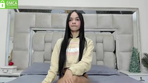 Stefany online show from 01/04/25, 07:34