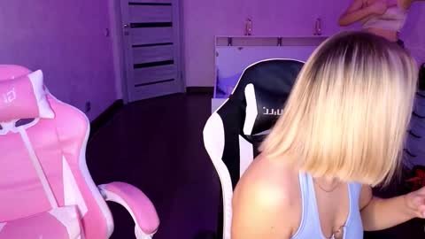 stefany_and_bettany online show from 10/31/25, 01:56