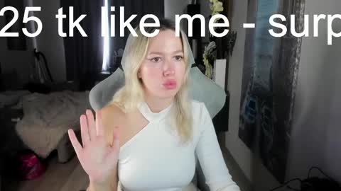 Snapshot of stefany_and_bettany chatting on 04/24/26, 12:07 stefany_and_bettany online show from 04/24/26, 12:07