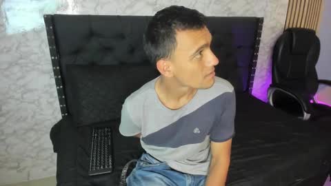 stefany_pablo1 online show from 01/04/25, 12:16