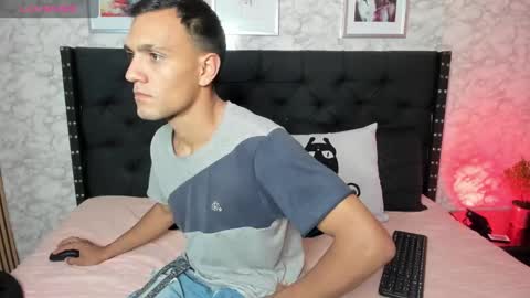 stefany_pablo1 online show from 02/03/25, 12:47