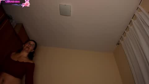 Snapshot of stefanyhotmilf chatting on 10/20/25, 05:08 stefany online show from 10/20/25, 05:08