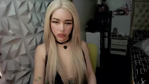 Snapshot of stefanylangkat chatting on 07/13/26, 04:04 Jane online show from 07/13/26, 04:04