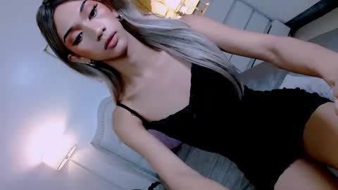 Snapshot of steffani_deluxe chatting on 12/22/24, 05:23 STEF online show from 12/22/24, 05:23