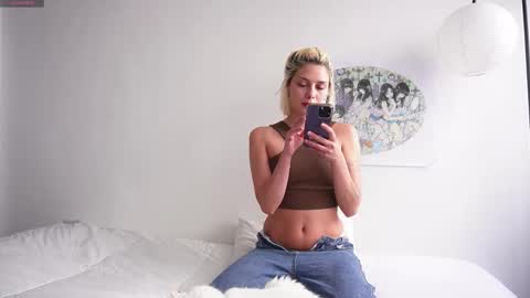 Snapshot of stefigirl chatting on 02/05/26, 05:50 Stef online show from 02/05/26, 05:50