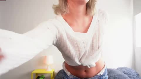 Snapshot of stefigirl chatting on 04/10/26, 06:01 Stef online show from 04/10/26, 06:01