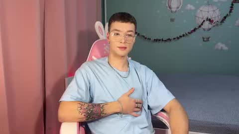 Snapshot of stefikit chatting on 10/28/25, 04:09 Stefi and Akin online show from 10/28/25, 04:09