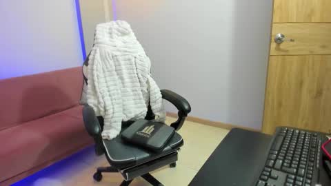 Snapshot of stefy_bratz chatting on 10/23/25, 03:50 Stefany Bratz online show from 10/23/25, 03:50