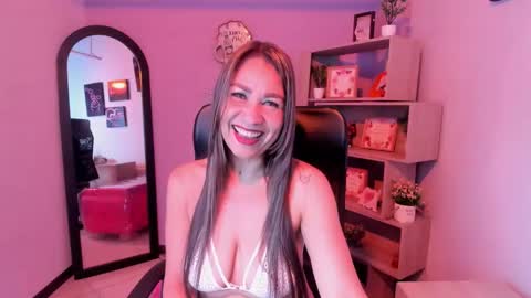 stefy_zea online show from 11/18/25, 06:45