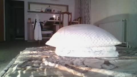 steki038434 online show from 11/30/25, 05:06