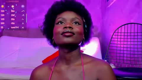 Snapshot of stela__gs chatting on 12/19/25, 11:01 stella online show from 12/19/25, 11:01