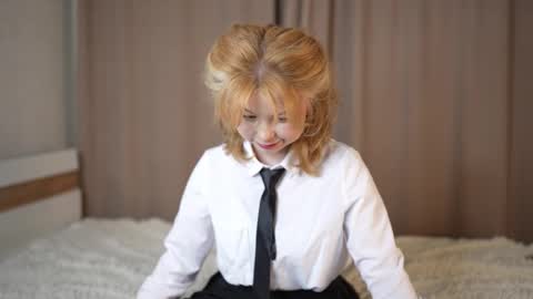 Stella online show from 10/04/25, 01:14