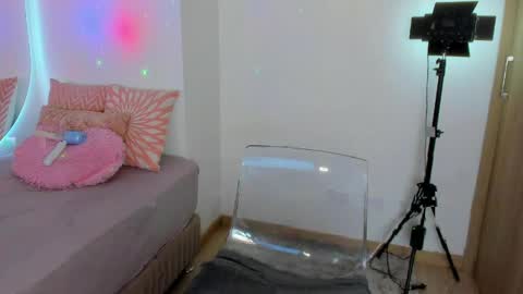 Snapshot of stella__white chatting on 04/14/26, 08:15 Yuli online show from 04/14/26, 08:15