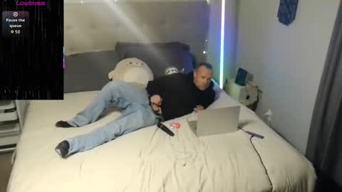 Stella and Mojo online show from 11/11/25, 09:48